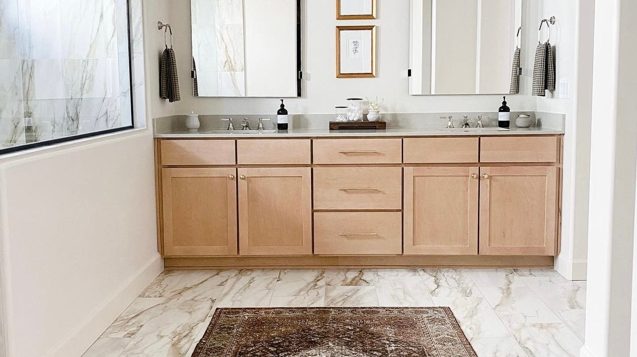 Why a Vintage Rug is the Perfect Addition to Your Bathroom